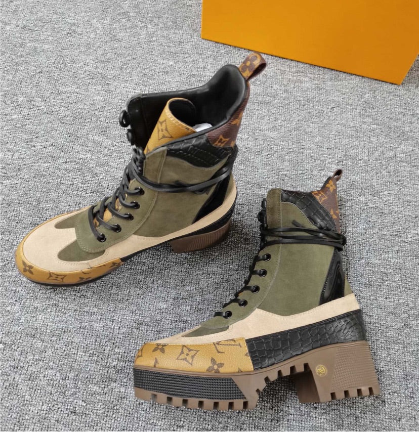 Mid size LV woman boots
